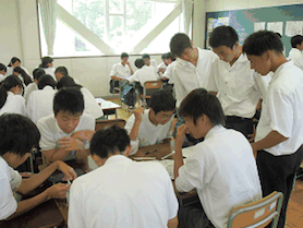 中学生1日体験入学でSGHの取り組みを紹介