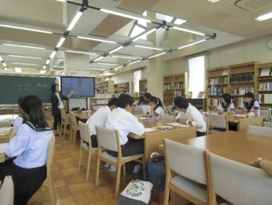 神田外語大学より講師を招きベトナム語を学習