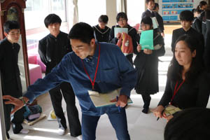 LWIポスターセッションを学生が支援